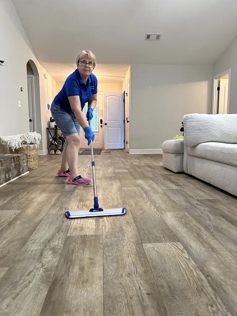 Bozman Cleaning team member mopping a residential floor